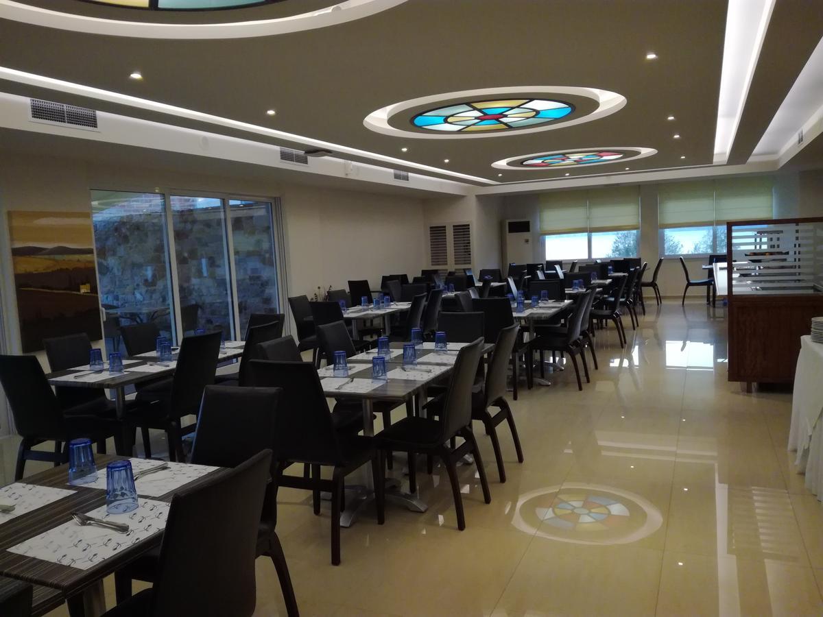 Junior Hotel Íria Kültér fotó