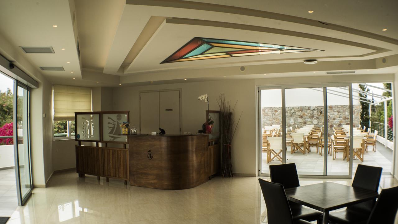 Junior Hotel Íria Kültér fotó