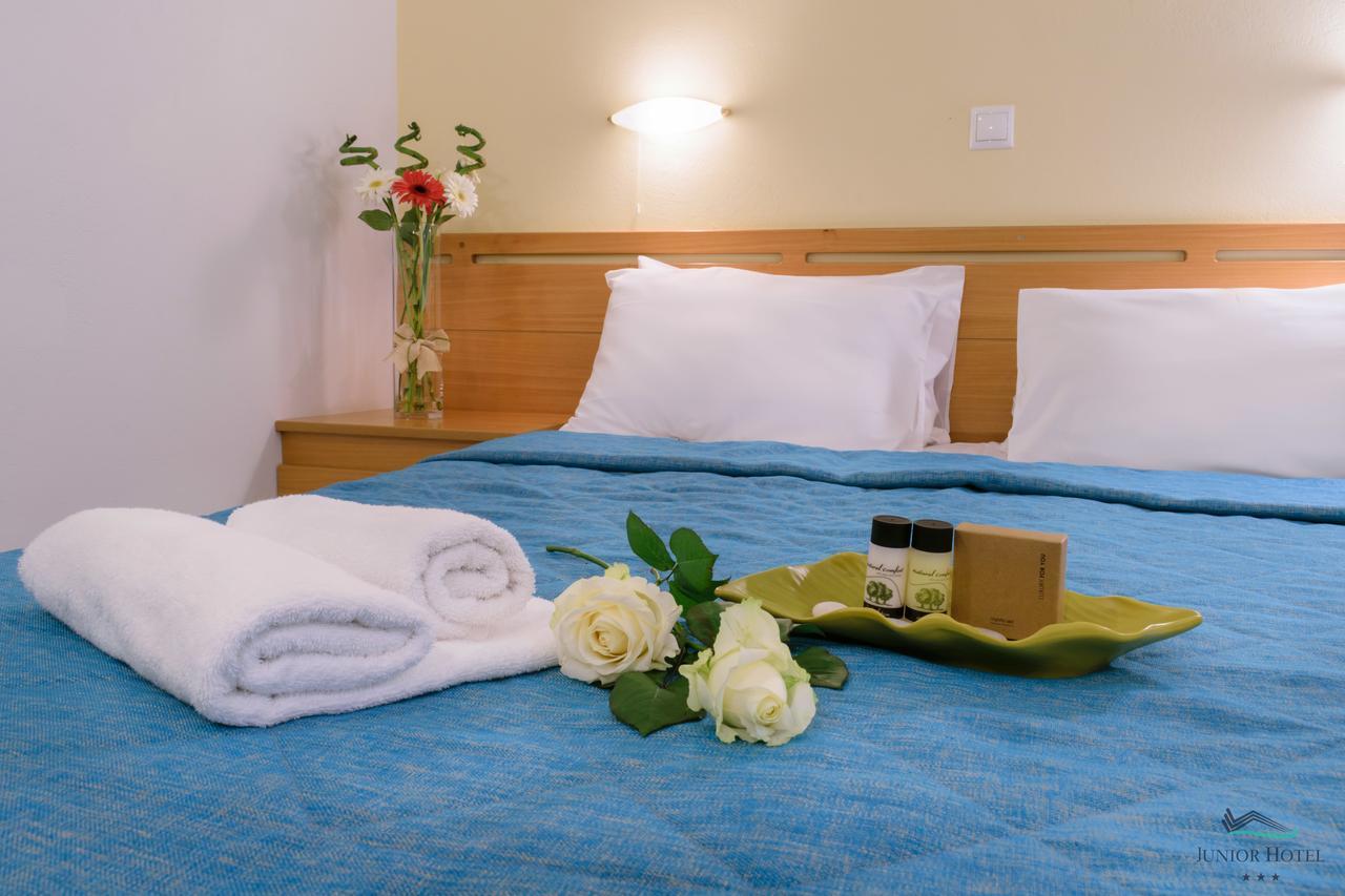 Junior Hotel Íria Kültér fotó