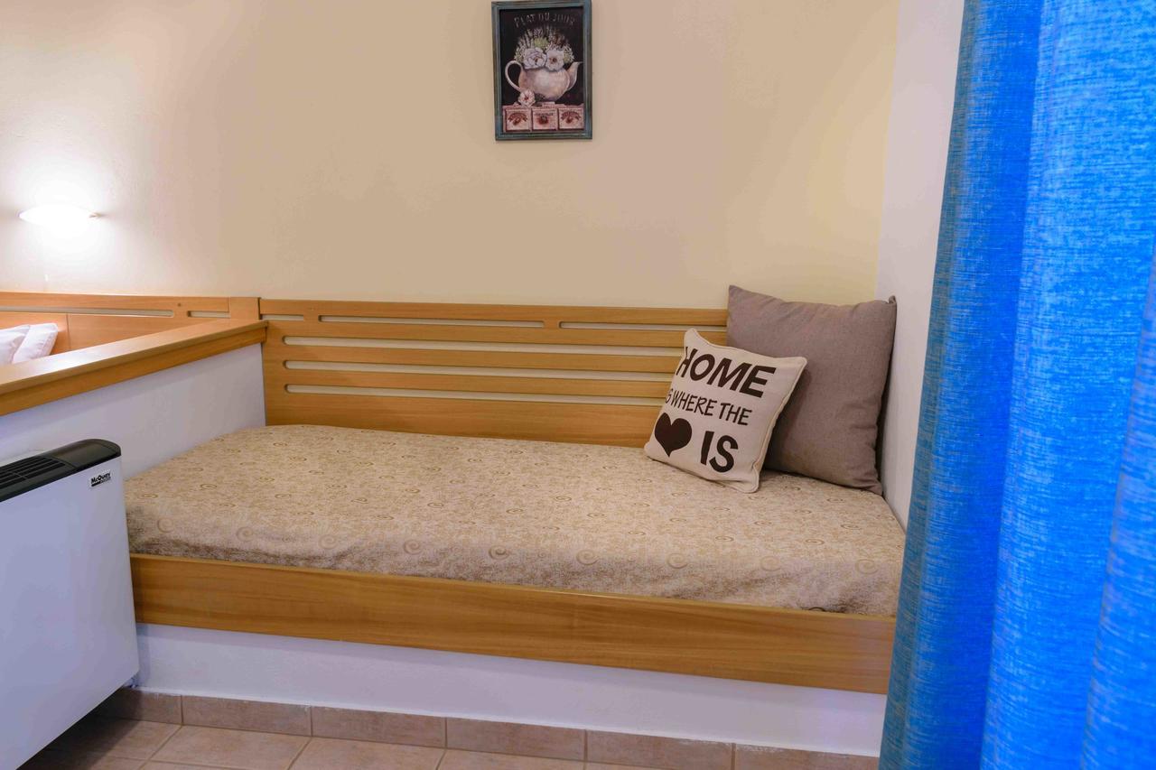 Junior Hotel Íria Kültér fotó