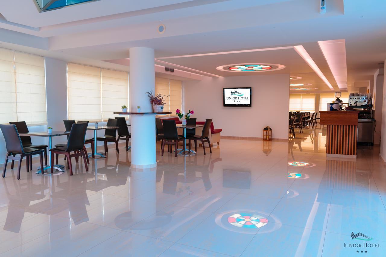 Junior Hotel Íria Kültér fotó