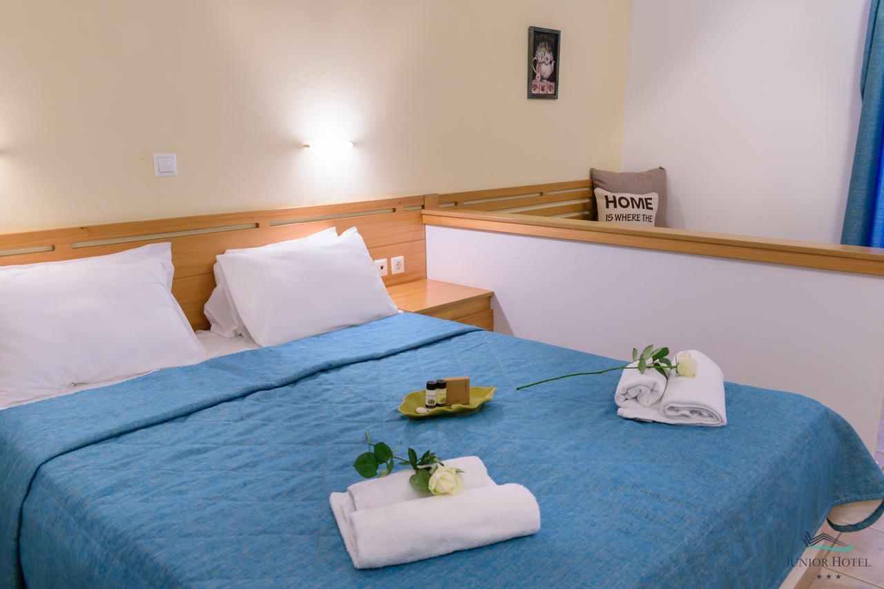 Junior Hotel Íria Kültér fotó