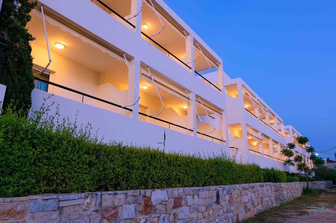 Junior Hotel Íria Kültér fotó