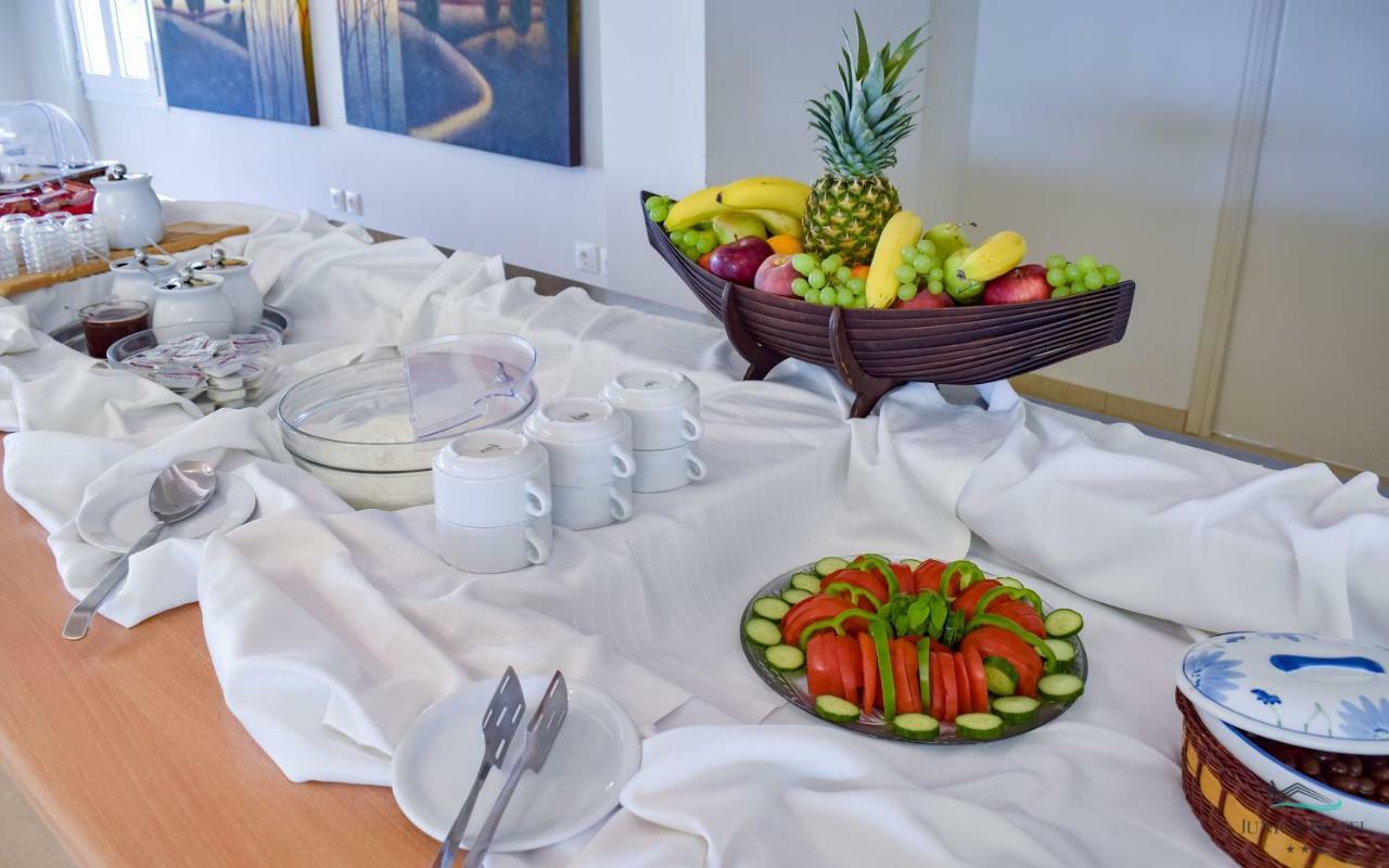Junior Hotel Íria Kültér fotó