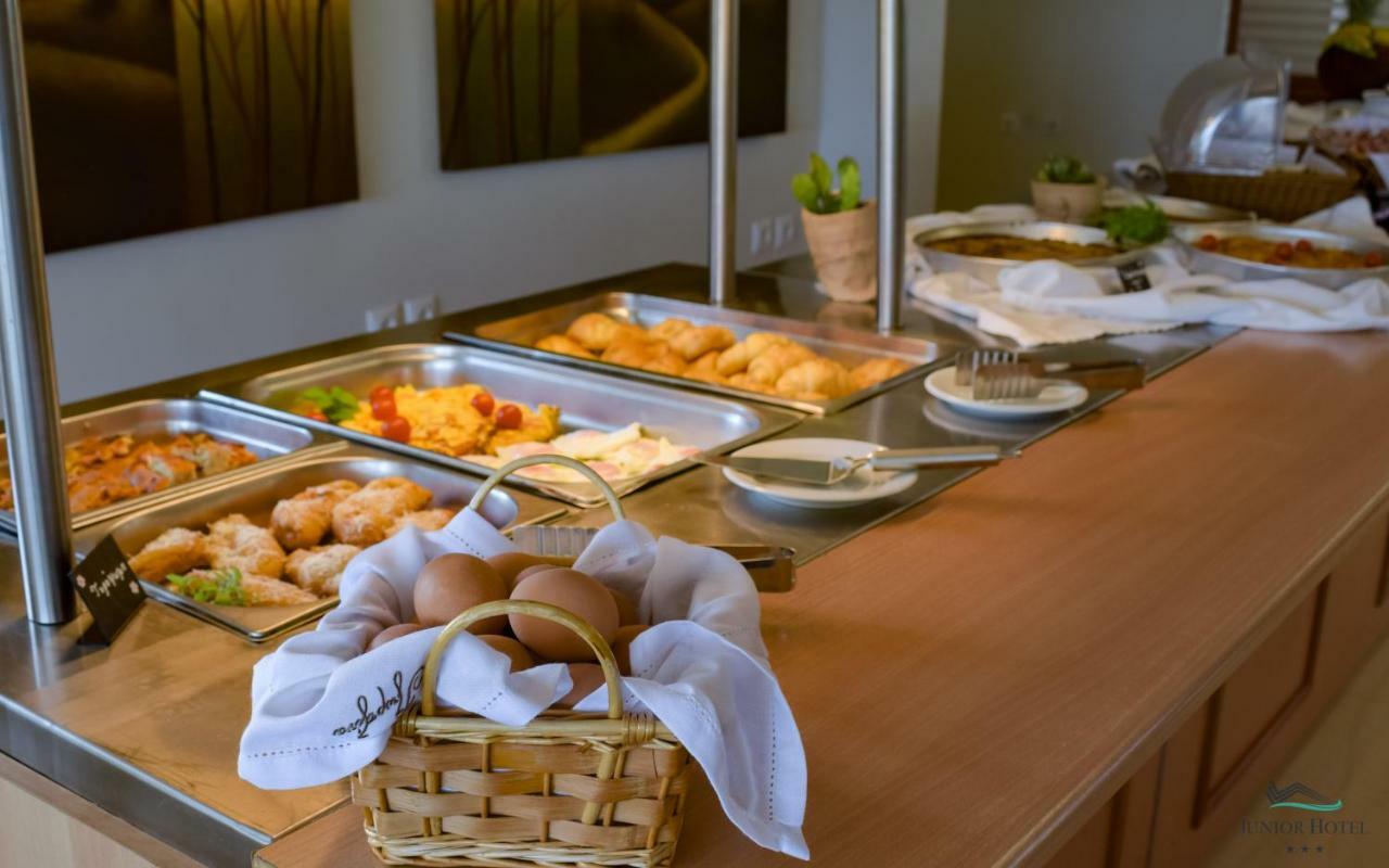 Junior Hotel Íria Kültér fotó