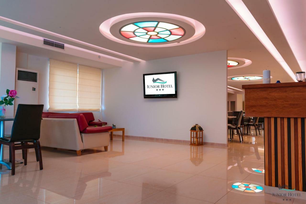 Junior Hotel Íria Kültér fotó