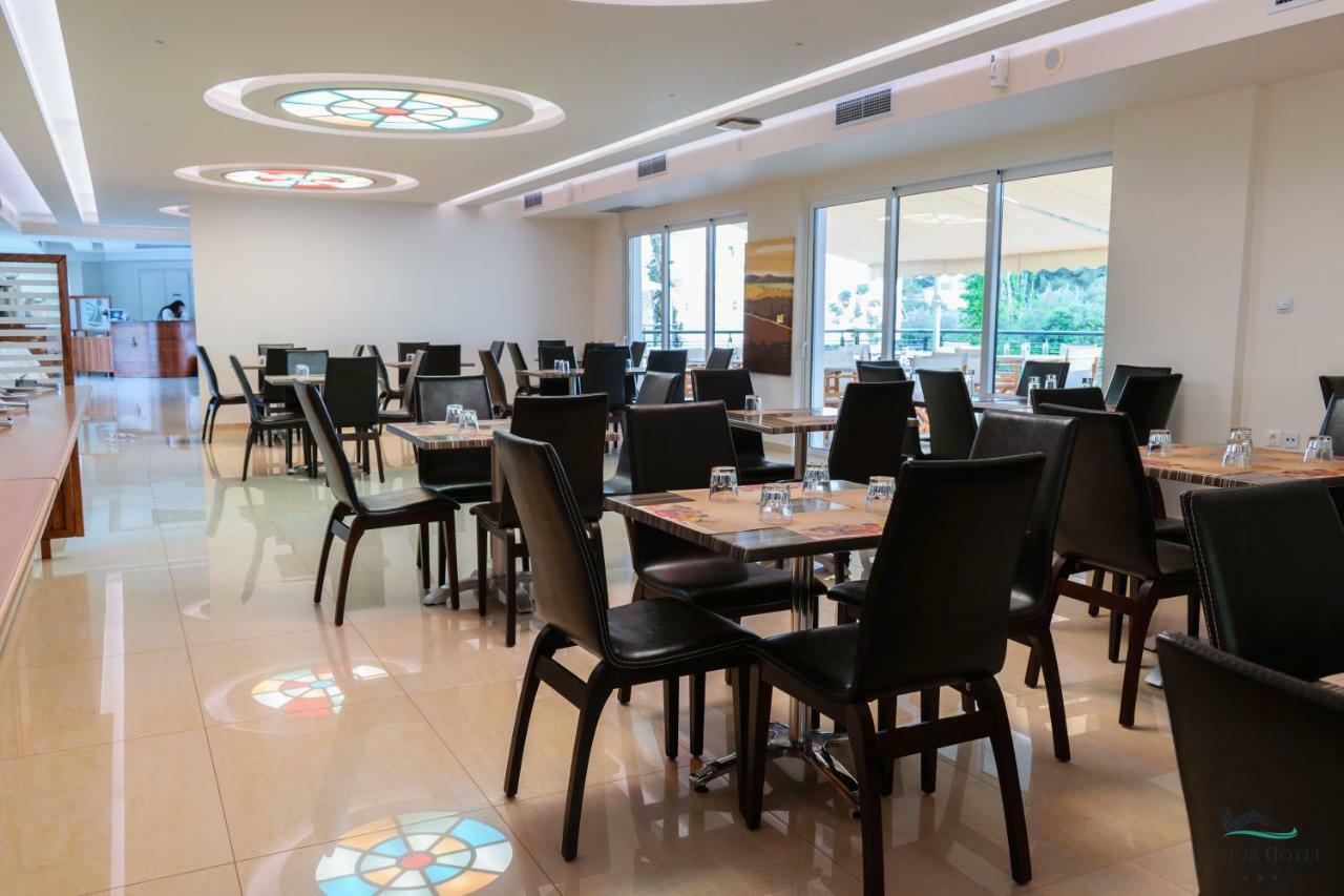 Junior Hotel Íria Kültér fotó