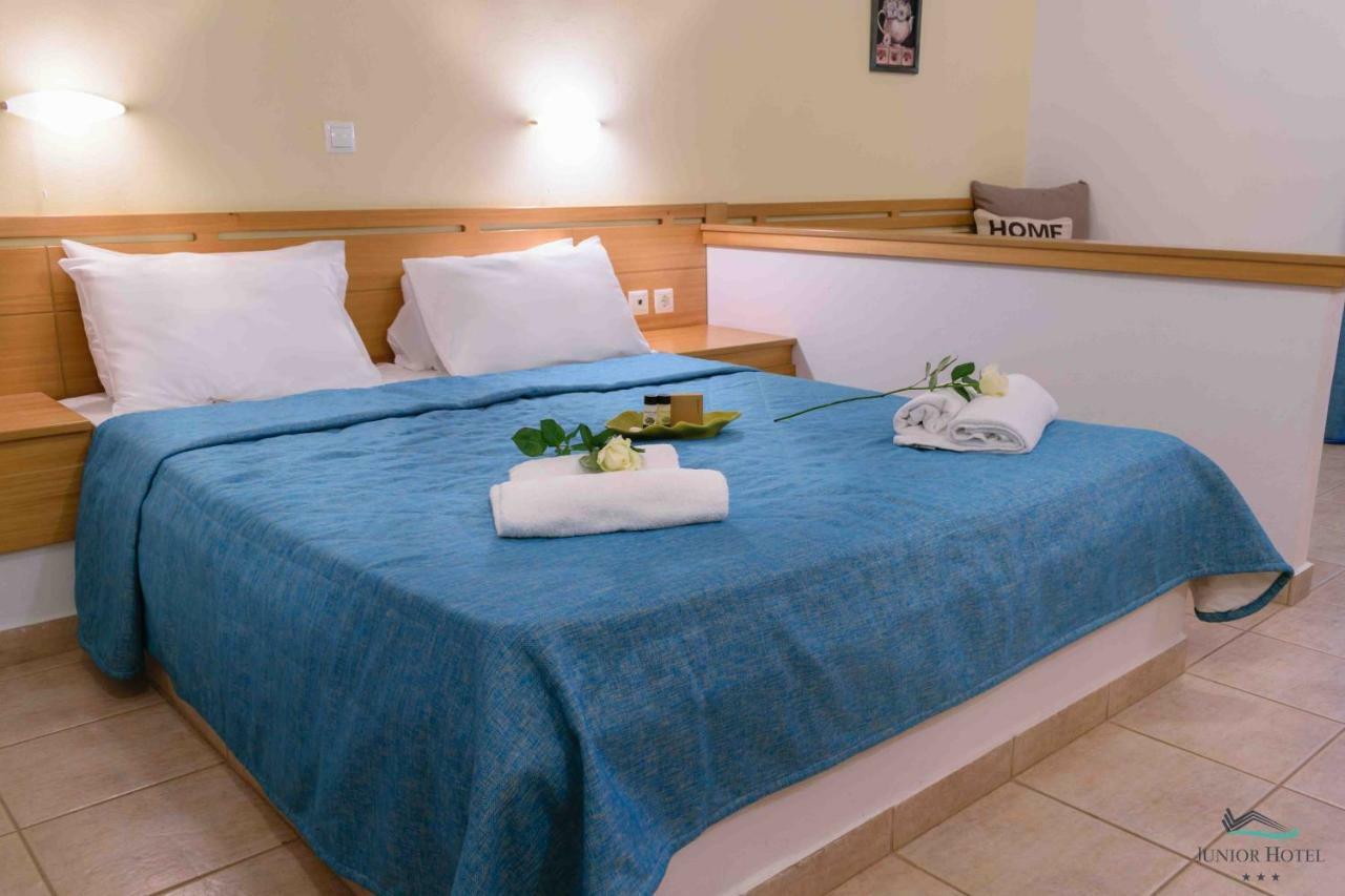 Junior Hotel Íria Kültér fotó
