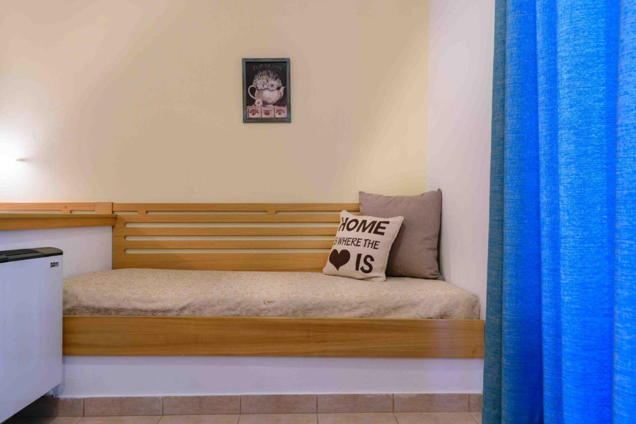 Junior Hotel Íria Kültér fotó